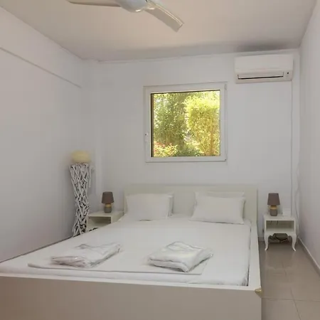 Dreamy Cove, Artistic Hideaway Near Floisvos 1bd