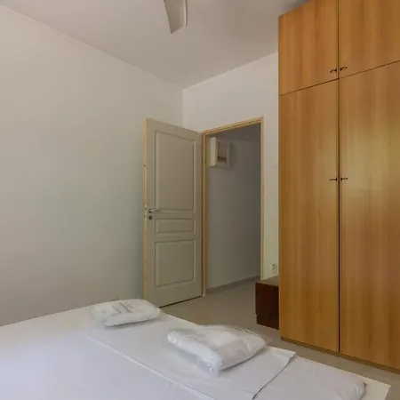 Dreamy Cove, Artistic Hideaway Near Floisvos 1bd *