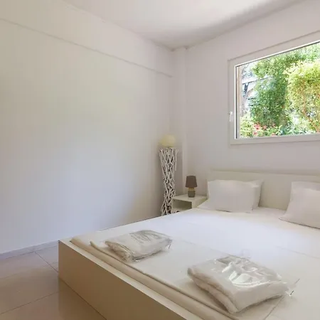 Dreamy Cove, Artistic Hideaway Near Floisvos 1bd