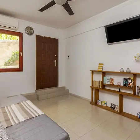 Dreamy Cove, Artistic Hideaway Near Floisvos 1bd Apartment