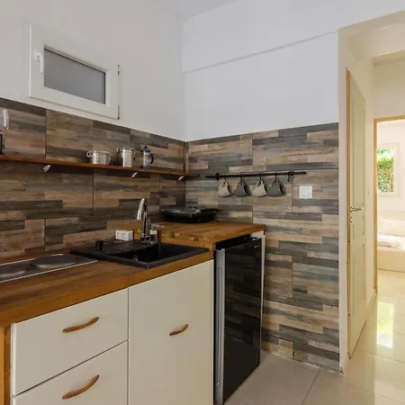 Apartment Dreamy Cove, Artistic Hideaway Near Floisvos 1bd Athens