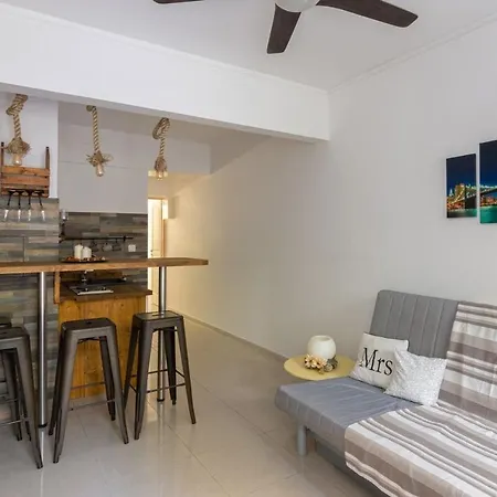 Dreamy Cove, Artistic Hideaway Near Floisvos 1bd