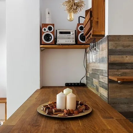 Dreamy Cove, Artistic Hideaway Near Floisvos 1bd Apartment *