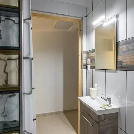 Dreamy Cove, Artistic Hideaway Near Floisvos 1bd Apartment
